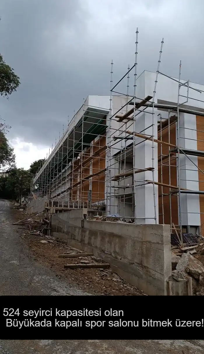 524 seyirci kapasitesi olan Büyükada kapalı spor salonu bitmek üzere