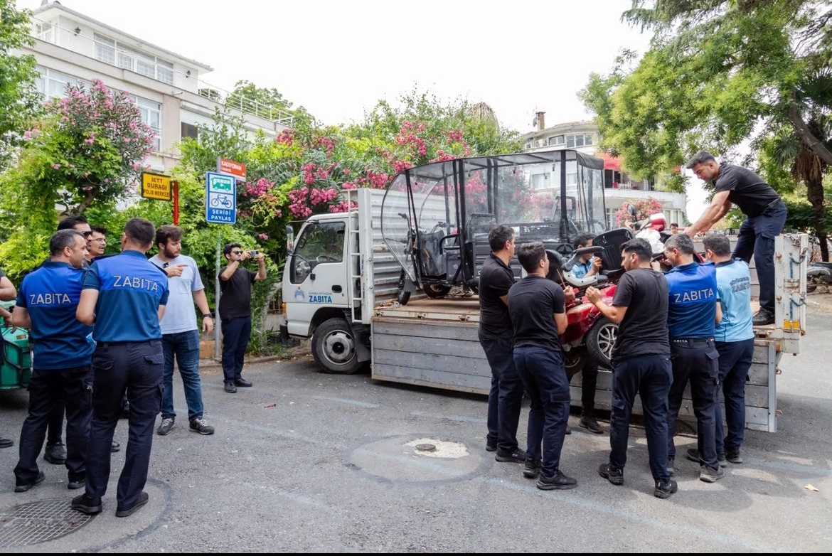 Adalar’da akülü araçlar toplanmaya başlandı